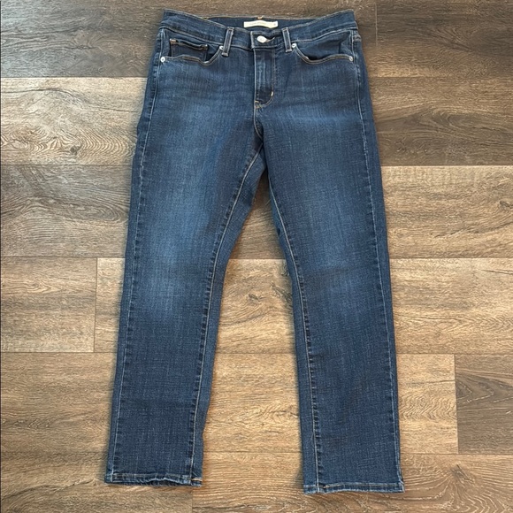Levi's Denim - Levi’s Classic Straight Jeans.  Women’s size 6. Excellent condition! Very cute!